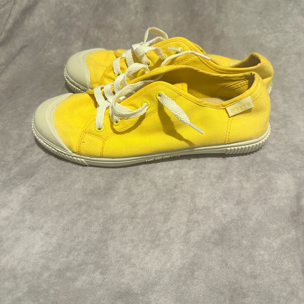 Keen Yellow women’s Sneakers with White Laces - Picture 3 of 7